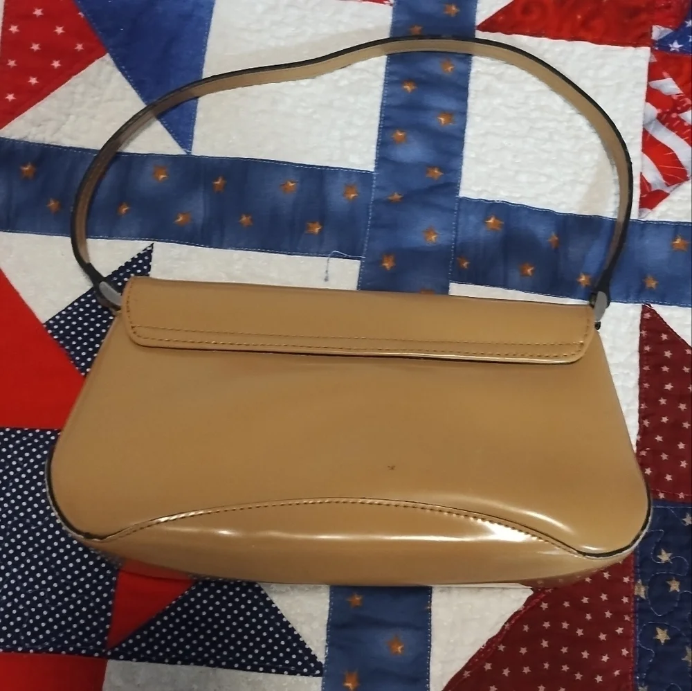 Elegant Tan Leather Shoulder Bag